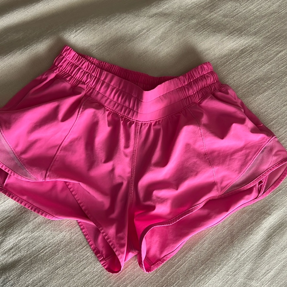 Lululemon 2.5” hottie hot shirts in pink - great condition